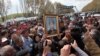 Армения - Процессия родственников Люкса Степаняна в знак протеста направляется в Ереван с телом убитого солдата, Ереван, 18 мая 2013 г. 