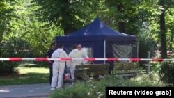 Німецькі слідчі обшуковують місце, де був застрелений Зелімхан Хангошвілі, Берлін, 23 серпня 2019 року 