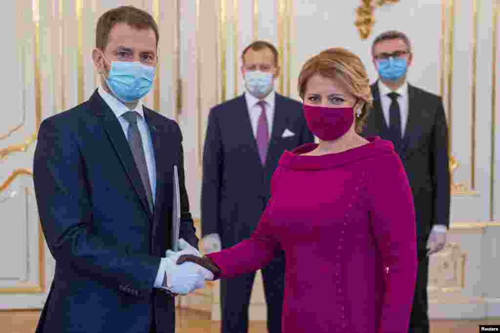 Slovačka predsednica Suzana Kaputova je tokom inauguarcije Vlade Igora Matovića, 21. marta ove godine, nosila masku koja se uklapala sa bojom njene haljine. 