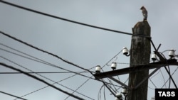 Autoritatea Naţională de Reglementare în domeniul Energiei (ANRE) a ajuns cu calculul plafonării energiei electrice la luna februarie, deși din aprilie se aplică o nouă schemă de compensare a plății energiei. 