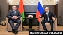 Олександр Лукашенко повідомляв, що Москва готова виділити Мінську додатково 1,5 мільярда доларів, ще в червні