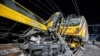 Пожежники працюють на місці аварії потяга в Пардубіце, Чхія, 6 червня 2024 року