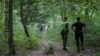 Криміналісти в Святошинському лісі Києва, де знайшли повішеним Віталія Шишова
