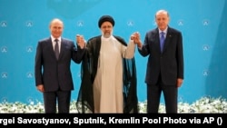 Ռուսաստանի, Իրանի և Թուրքիայի նախագահներ Վլադիմիր Պուտինը, Էբրահիմ Ռաիսին և Ռեջեփ Թայիփ Էրդողանը, Թեհրան, 19 հուլիսի, 2022թ. 
