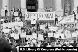 Skup u Washingtonu u septembru 1977., na kojem se protestovalo protiv američke predaje kontrole nad Panamskim kanalom.