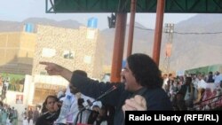 علي وزیر په کوټه کې د پي ټي اېم جلسې ته وینا کوي