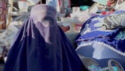 د ښوونځي مدیره د ماشومانو ساتلو لپاره د کور شیان خرڅوي