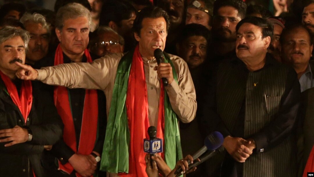 عمران خان د اګست له میاشتې راهیسې په زندان کې دی - پخوانی انځور.