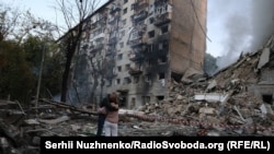 Мер повідомив, що у Соломʼянському районі зруйнований підʼїзд житлового будинку – там триває розбір завалів