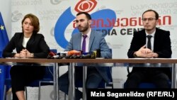 В своем выступлении исполнительный директор НПО «Справедливые выборы» Михаил Бенидзе обратил внимание на массовое применение агрессивной и лживой пропаганды