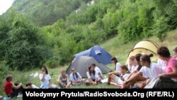 За последние годы сокращение финансирования отразилось и на количестве летних лагерей, которые организовывали Министерство образования или комитет по делам молодежи в разных уголках республики