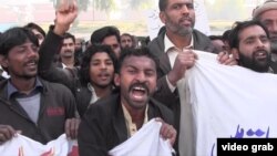 په پېښور کې د ټیټي درجې کارکوونکو تر دې مخکې هم د تنخاګانو زیاتولو لپاره مظاهرې کړې دي - پخوانی انځور.