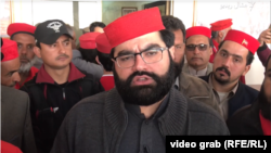 اېمل ولي خان د عوامي نیشنل ګوند د خیبر پښتونخوا مشر دی ـ پخوانی انځور.