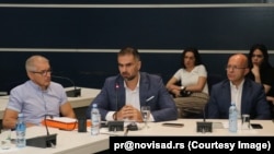 Savet za kulturu Skupštine Novog Sada tokom diskusije o inicijativi gradonačelnika Žarka Mićina (u sredini) o podizanju spomenika poginulima u padu nadstrešnice 
