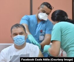 Cseke Attila, ministrul interimar al Sănătății, a fost printre primii la vaccinarea cu doza a treia