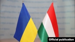 Угорські дипломати переконують, що співали місцеві депутати «національну молитву угорців», яка лишень згодом стала державним гімном Угорщини – і нині й є цим гімном