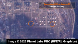 Супутниковий знімок Planet Labs Саратовського нафтопереробного заводу, 14 січня 2025 року. Внаслідок удару українських безпілотників було уражено дві цистерни