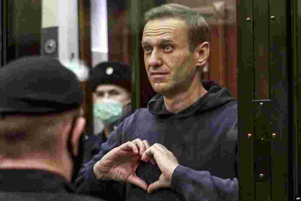 Aleksej Navaljni na saslušanju na gradskom sudu u Moskvi, 2. februara 2021. Osuđen je na dvije godine i osam mjeseci zatvora.