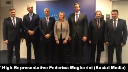 Visoka predstavnica EU Federika Mogerini i evropski komesar Johanes Han sa zapadnobalkanskim liderima u Briselu, 10. decembra. 2018.