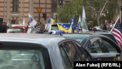Kolona automobila u vožnji Sarajevom u znak podrške Bošnjacima iz Pljevalja