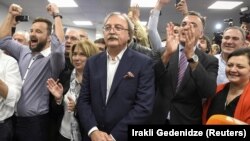 По словам Вашадзе, опрос авторитетной организации и перед первым туром дал наиболее близкий к официальным итогам результат