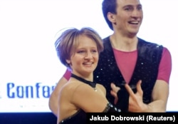 Катерина Тихонова (зліва), дочка президента Росії Володимира Путіна, танцює з Іваном Клімовим під час Чемпіонату світу з акробатики та рок-н-ролу в Кракові. Польща. 12 квітня 2014 року.
