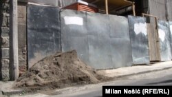 Imalac prava na parceli je preduzeće M IMMOBILITIES DOO BEOGRAD – VOŽDOVAC, čiji su zastupnici Bojana Ivić i Svetlana Bjelotomić