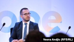Nemanja Todorović Štiplija: 'izveštaji Evropske komisije i Evropskog parlamenta jasno pokazuju kakvo je stanje ne samo vladavine prava, nego i demokratije u Srbiji. I pored toga, ne postoji ozbiljniji pritisak na vlasti u Srbiji da se to stanje promeni'.