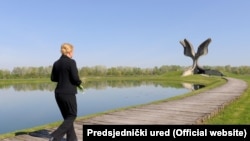 Hrvatska predsednica prilikom posete Jasenovcu, april 2015.
