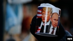 Mislim da se Tramp i Putin u svojoj saradnji, u svojim pregovorima, neće upuštati u menjanje postojeće geografije: Budimir Lončar, poslednji šef diplomatije u bivšoj Jugoslaviji (na fotografiji: na šoljici oslikani portreti Donalda Trampa i Vladimira Putina)