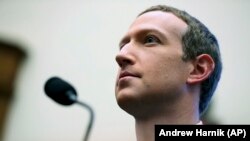 Загалом, зазначає Bloomberg, за декілька тижнів власник Facebook втратив майже 20 мільярдів