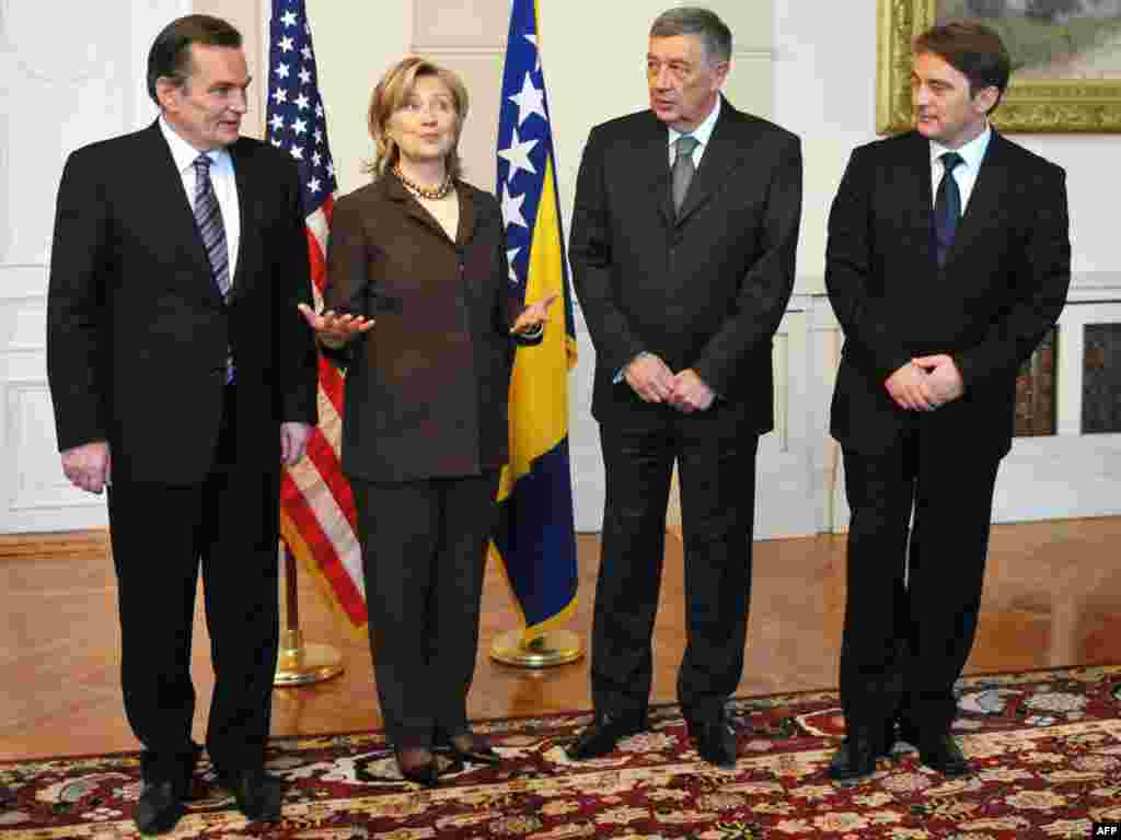 Sa članovima BiH predsjedništva: Harisom Silajdžićem, Nebojšom Radmanovićem i Željkom Komšićem, 12.10.2010. Foto: AFP / Mandel Ngan