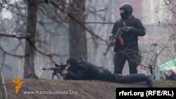 Украина махсус көчләре протест белдерүчеләргә ут ача. 20 февраль 