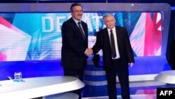 Predsjednički kandidati Jaroslaw Kaczynski (D) i Bronislaw Komorowski (L) uoči izbora 
