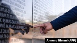 Memorijal sa imenima žrtava u kosovskom selu Marina