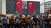 Turska: Pijanist zabavljao demonstrante na trgu Taksim 