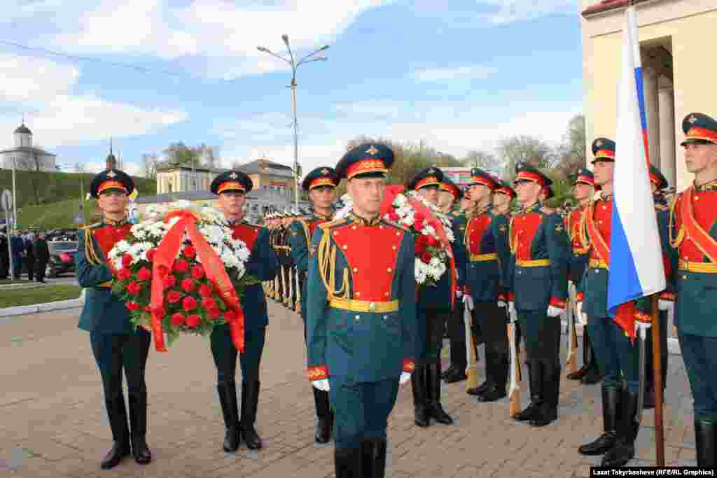 Учурда Дубосеководо 28 баатырдын мемориалы бар. Шопоковго эстелик тургузуу тууралуу Волоколамск шаарынын администрациясы чечим чыгарган. 