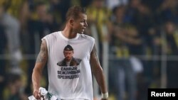 Дмитро Тарасов під час своєї акції, 16 лютого 2016 року