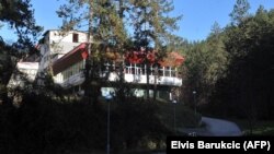 U "Vilinoj vlasi" (na fotografiji, novembar 2016.), prema izvještaju posebnog Komiteta UN-a iz 1994., tokom 1992. godine je silovano oko 200 žena. Neke od njih su ubijene, a neke su izvršile i samoubistvo.