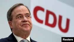 Predsjednik CDU-a Armin Laschet na pres-konferenciji u Berlinu, dan nakon regionalnih izbora u njemačkim pokrajinama Baden-Wuerttemberg i Rhineland-Palatinate (15. mart)