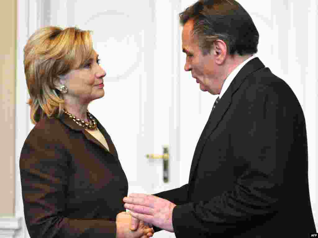 Hillary Clinton i Haris Silajdžić u zgradi predsjedništva BiH, 12.10.2010. Foto: AFP / Mandel Ngan
