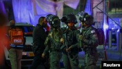 Izraelske snage bezbednosti na mestu oružanog napada u istočnom Jerusalimu, 27. januar