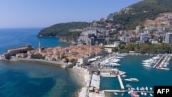 Pogled na stari grad u Budvi, grad na crnogorskoj obali, zabilježeno avgusta 2020. pet mjeseci nakon proglašenja pandemije korona virusa.