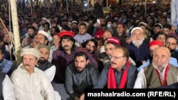 پښتون ژغورنې غورځنګ د ۲۰۲۲ز کال په فبرورۍ کې په کراچۍ کې د علي وزیر، قاضي طاهر مسید او یوشمېر نورو ملګرو د خوشې کولو لپاره پرلت وهلی وو - د فبرورۍ ۱۶مې انځور.