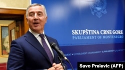 Umjesto potpisivanja, Đukanović je najavio da će sazvati sjednicu Savjeta za obranu i bezbjednost.