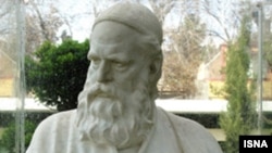 Nişapur şäherinde Omar Haýýamyň heýkeli