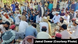 د سپلګۍ پرلت د نيول شوو کسانو راخوشې کول غواړي.(انځور له ارشیفه)