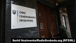 За даними слідства, після захоплення військами РФ Чорнобильської АЕС підозрюваний керував операцією з її незаконного утримання.