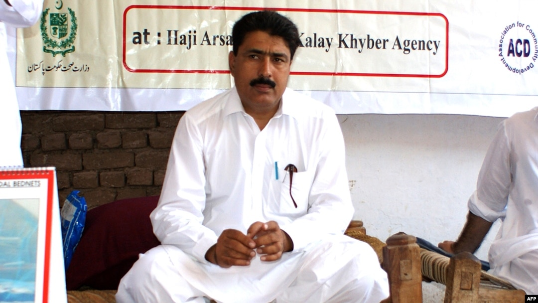 پر شکیل اپرېدی تور دی چې د القاعده پخواني مشر اسامه بن لادن په نيولو کې يې له امريکا سره د جاسوسۍ په برخه کې مرسته کړې.