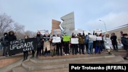 Активисты на акции движения «Oyan, Qazaqstan». Алматы, 16 декабря 2020 года.